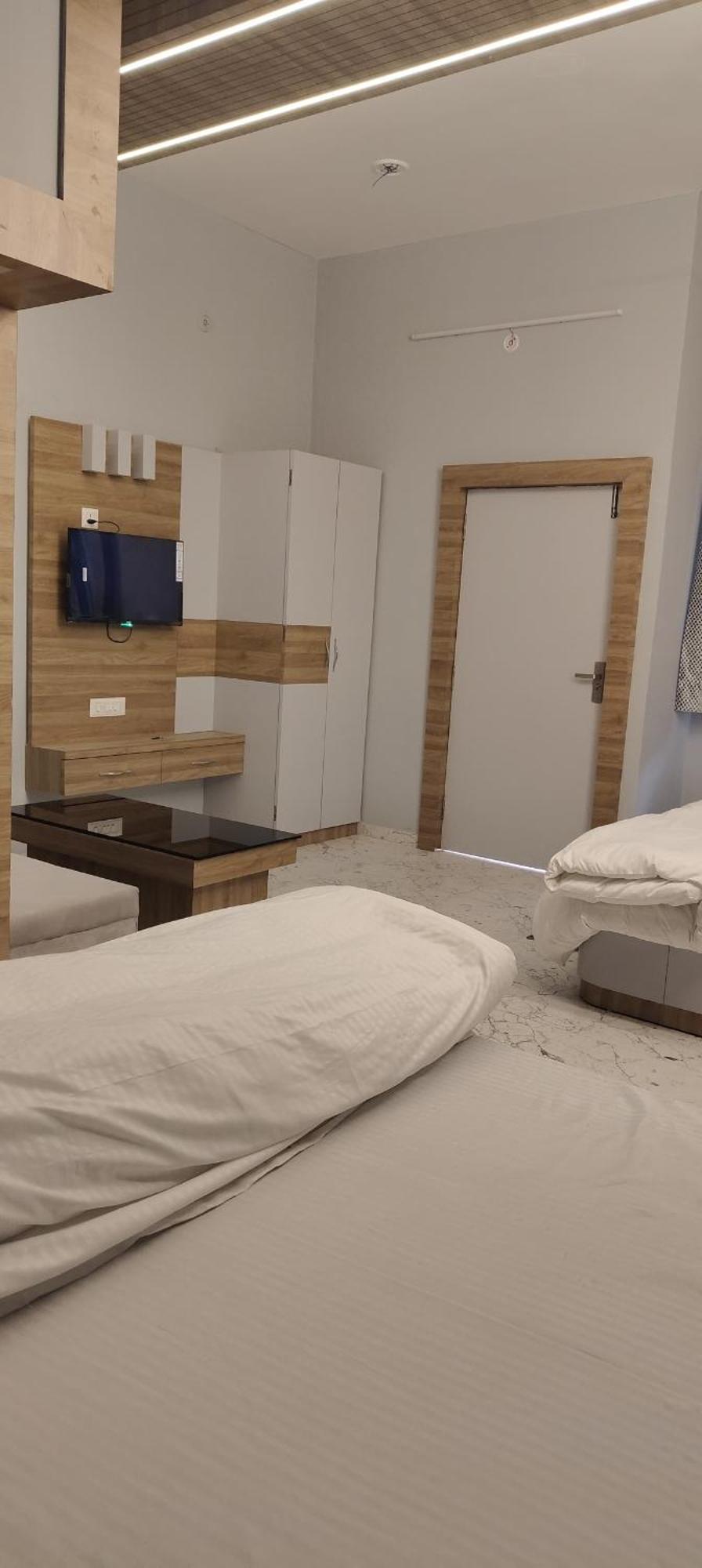 The Maheshwari Residency Hotel Ayodhya ภายนอก รูปภาพ